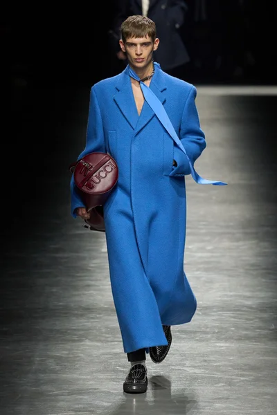 Look 32